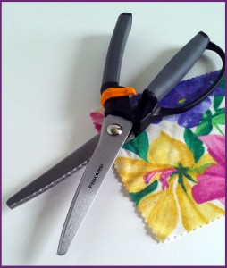 Left Handed Pinking Shears 